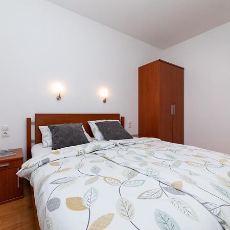 Happy Apartments Baska Exterior foto