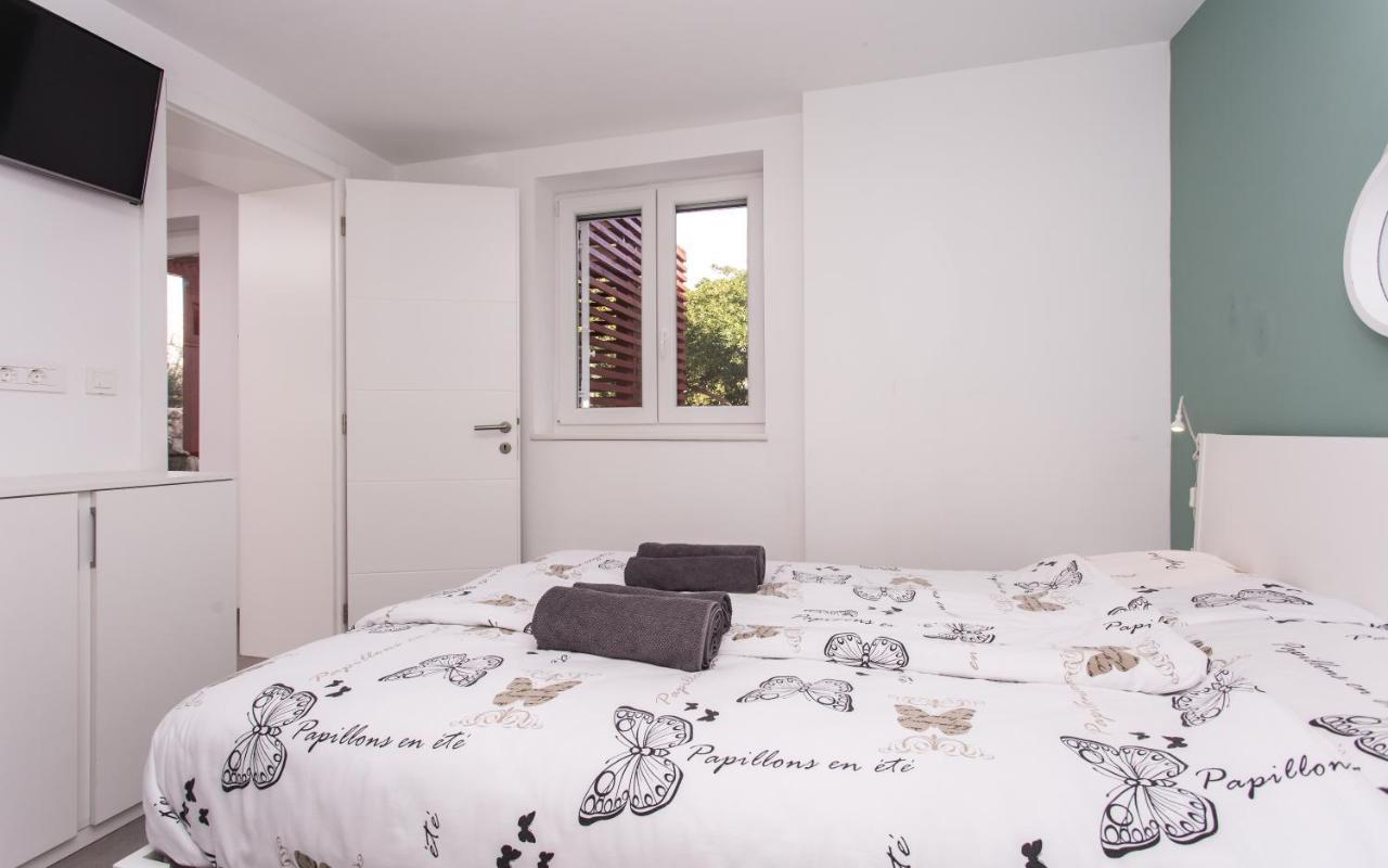 Happy Apartments Baska Exterior foto