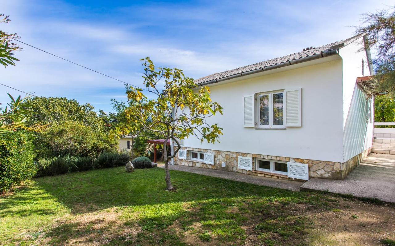 Happy Apartments Baska Exterior foto