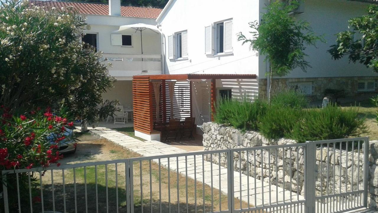Happy Apartments Baska Exterior foto