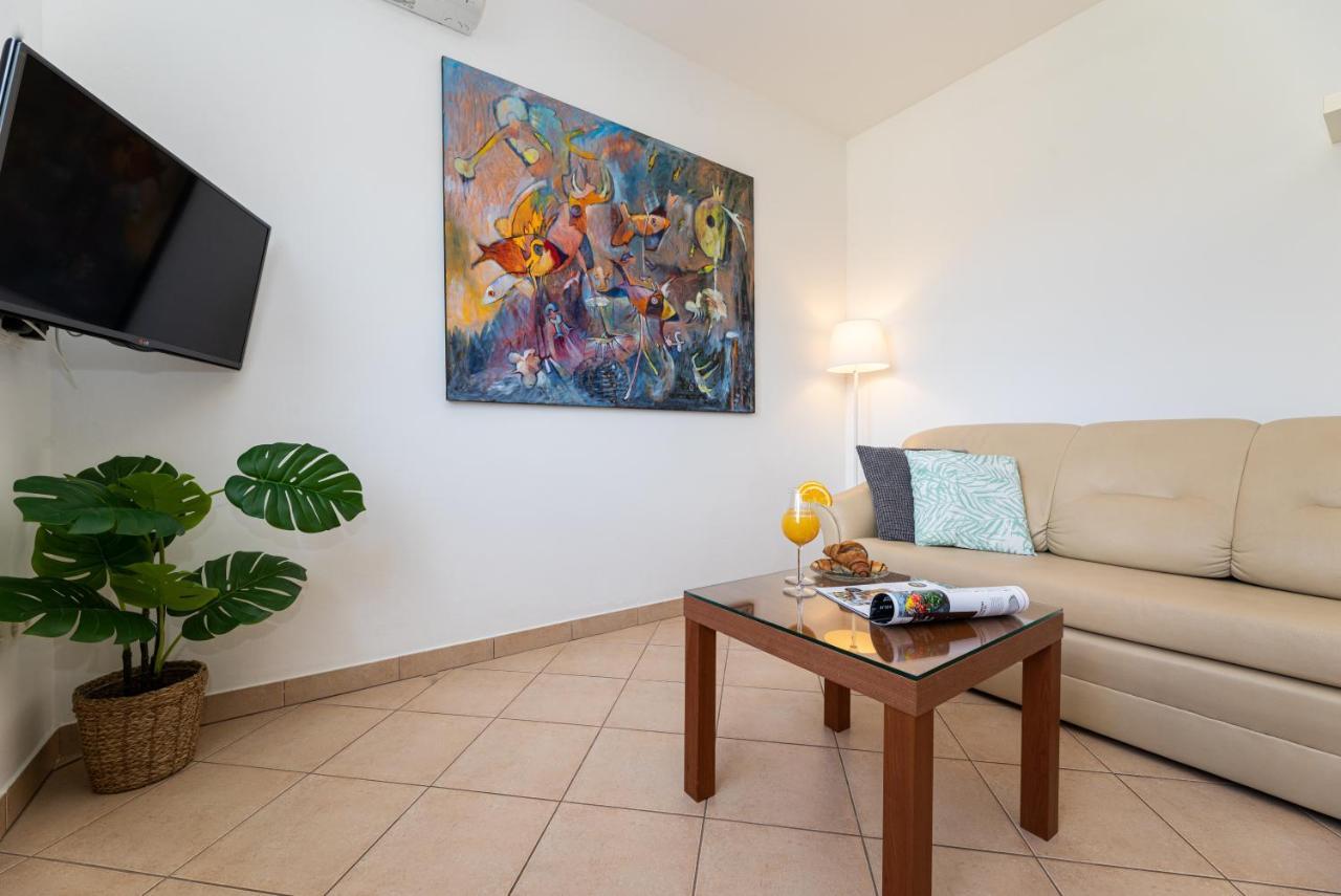 Happy Apartments Baska Exterior foto